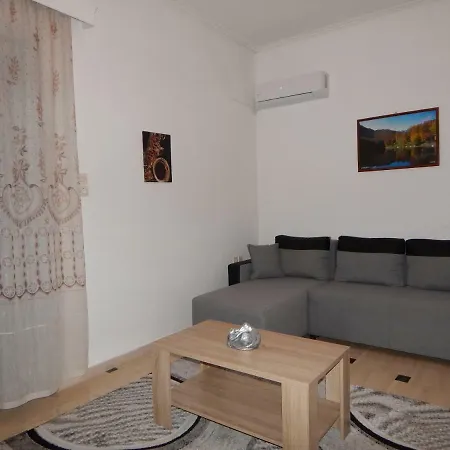 Cozy For 2-5 People-center