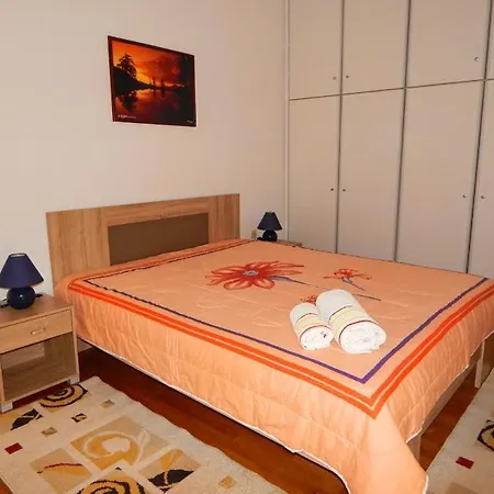 Apartmán Cozy For 2-5 People-center *